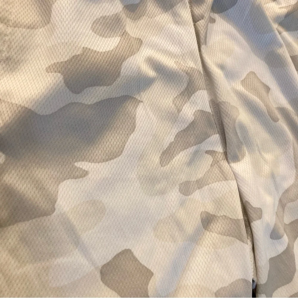 Boys Gray Camo Athletic Shorts Mesh Size Youth XL 14 - 16